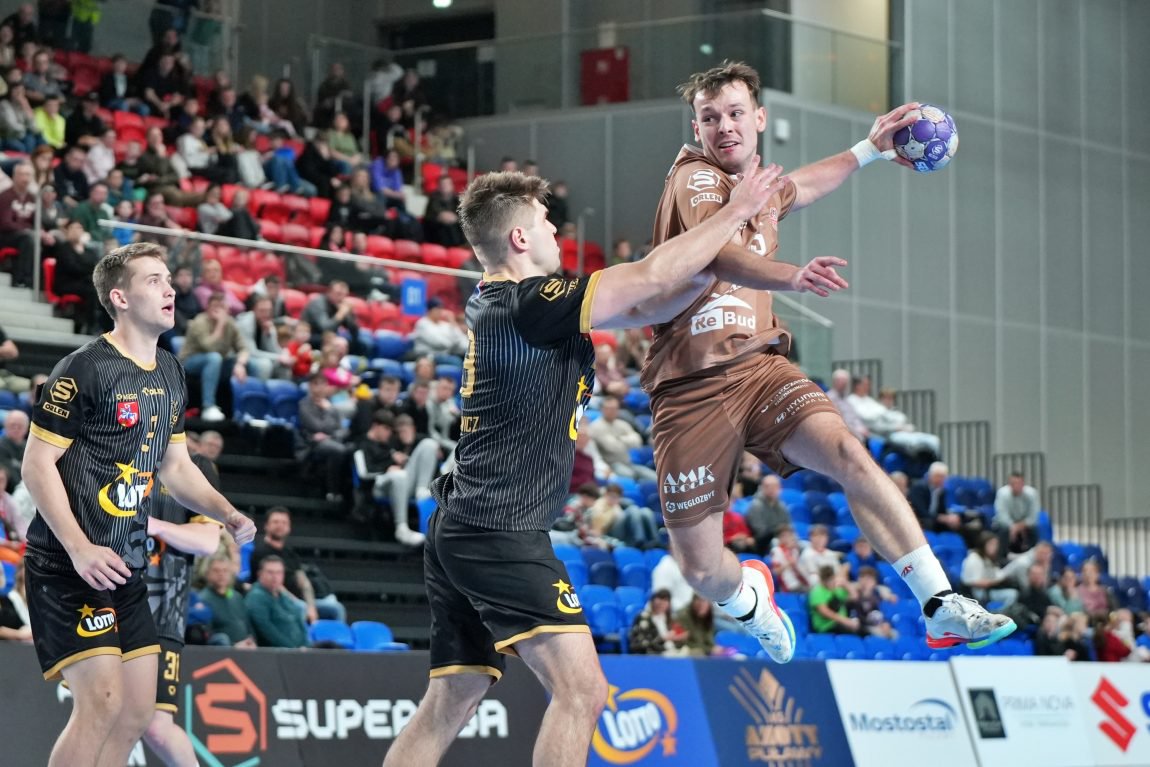 Dwie różne połowy w Puławach. Ostrovia awansuje do czołowej ósemki